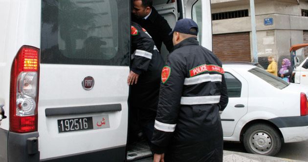 الشرطة القضائية بالناظور تلقي القبض على جزائري يزور الأوراق المالية