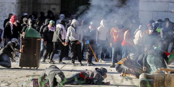 مواجهات عنيفة داخل باحات الحرم القدس