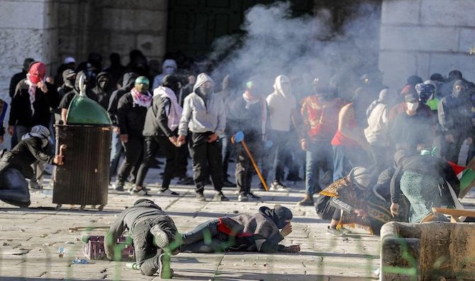 مواجهات عنيفة داخل باحات الحرم القدس