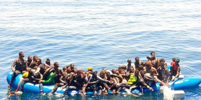 تفاصيل تعاون إسباني مغربي لإنقاذ مهاجرين انطلقوا من سواحل طانطان وطرفاية