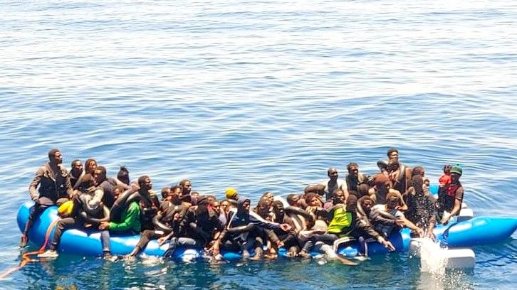 تفاصيل تعاون إسباني مغربي لإنقاذ مهاجرين انطلقوا من سواحل طانطان وطرفاية