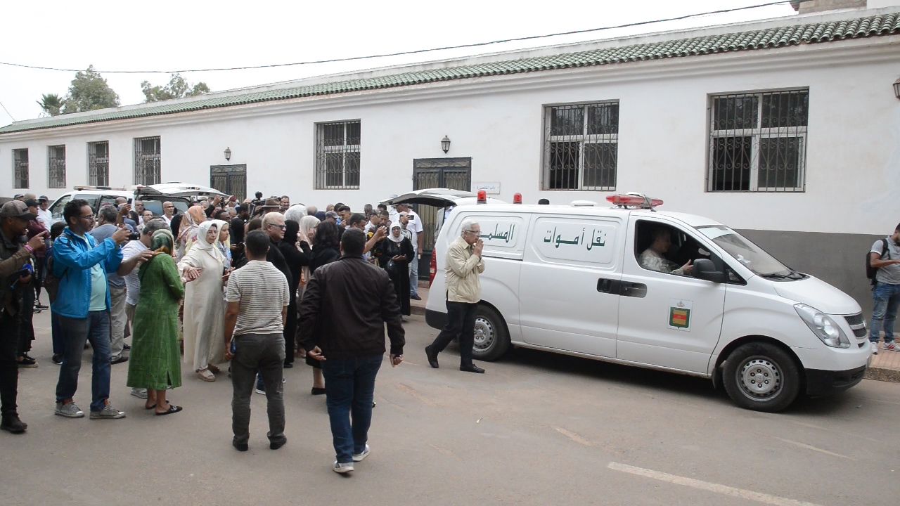 بالفيديو: الوداع الأخير لعائشة الشنا.. أم كل المغاربة