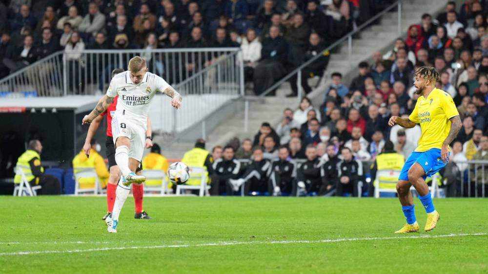 ريال مدريد يفوز على قادش 2-1 ويعيد الفارق بينه وبين برشلونة إلى نقطتين