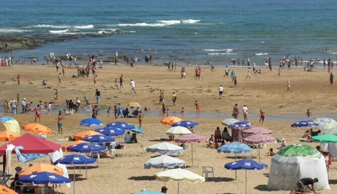 استطلاع.. نصف المغاربة يعتزمون السفر خلال العطلة الصيفية و83% منهم يفضلون الوجهات الداخلية