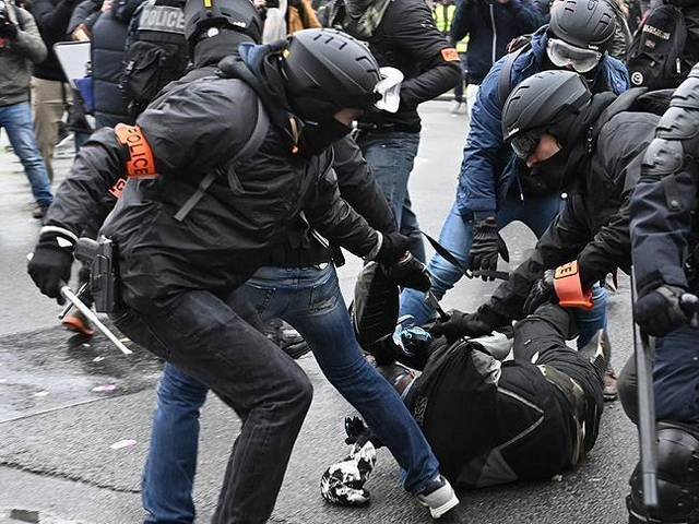 أعمال العنف في فرنسا... إصابة شخص بجروح خطيرة إثر إطلاق النار من قبل الشرطة