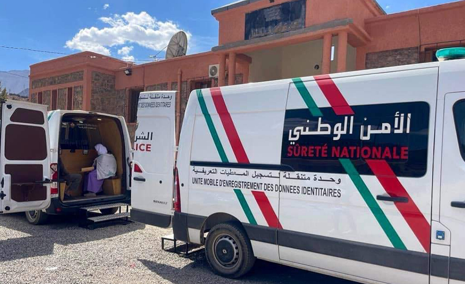 ورزازات: المديرية العامة للأمن الوطني تنشر وحدات متنقلة لتجديد بطاقات التعريف الوطنية لفائدة المتضررين من الزلزال