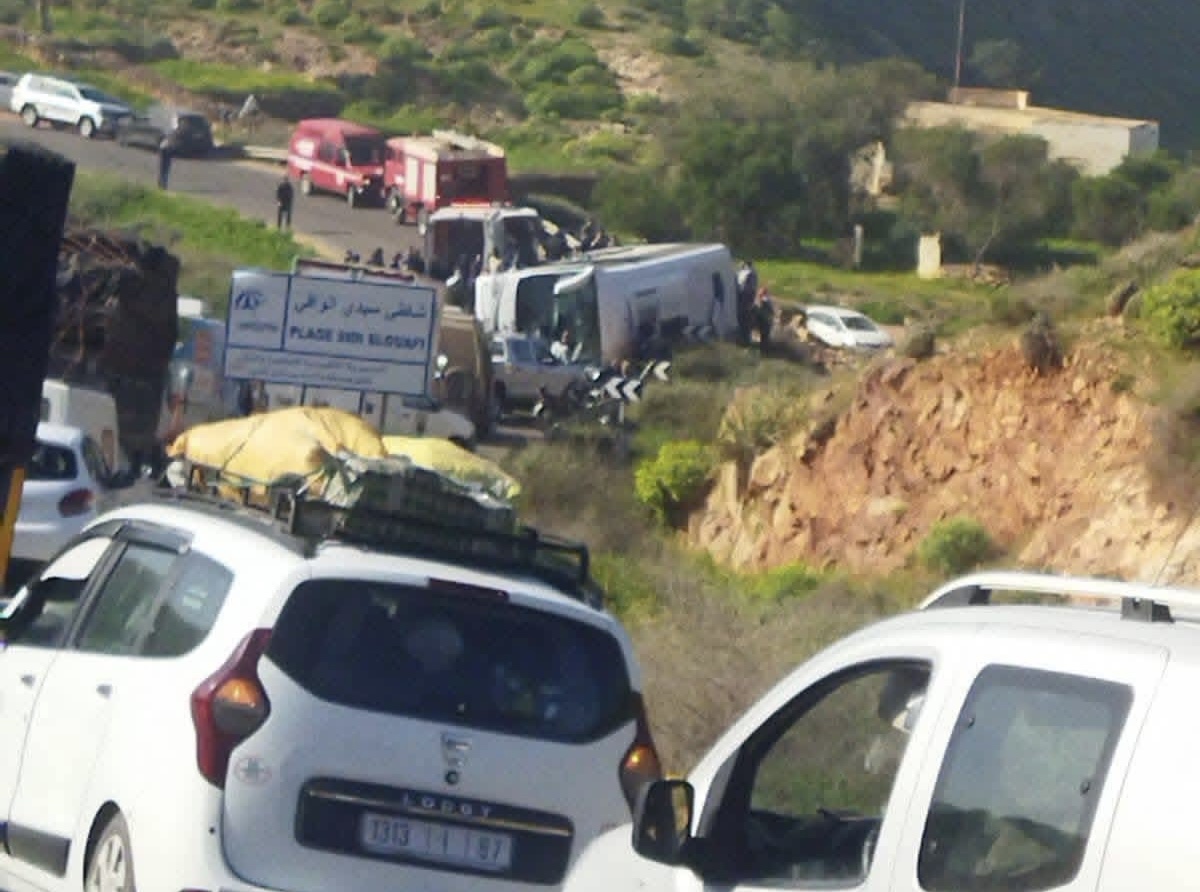 مصرع أربعة من رجال الأمن وإصابة 26 اخرين في انقلاب حافلة في سيدي افني