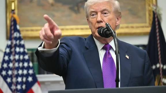 ترامب يهدد إيران بعواقب "مؤلمة جدا" في حال عدم التوصل لاتفاق حول برنامجها النووي