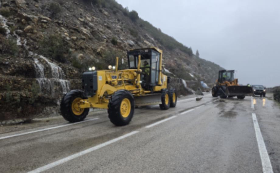 إقليم الحسيمة.. استمرار التعبئة لفتح الطرق المغلقة نتيجة الاضطرابات الجوية