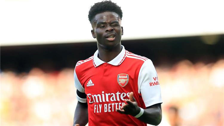 نادي أرسنال يمدد عقد نجمه ساكا حتى عام 2031